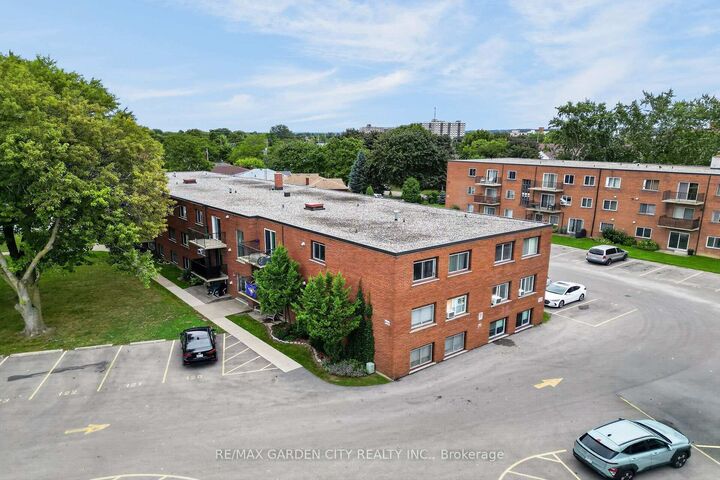 Property Photo:  452 Carlton Street S 37  ON L2M 4X1 