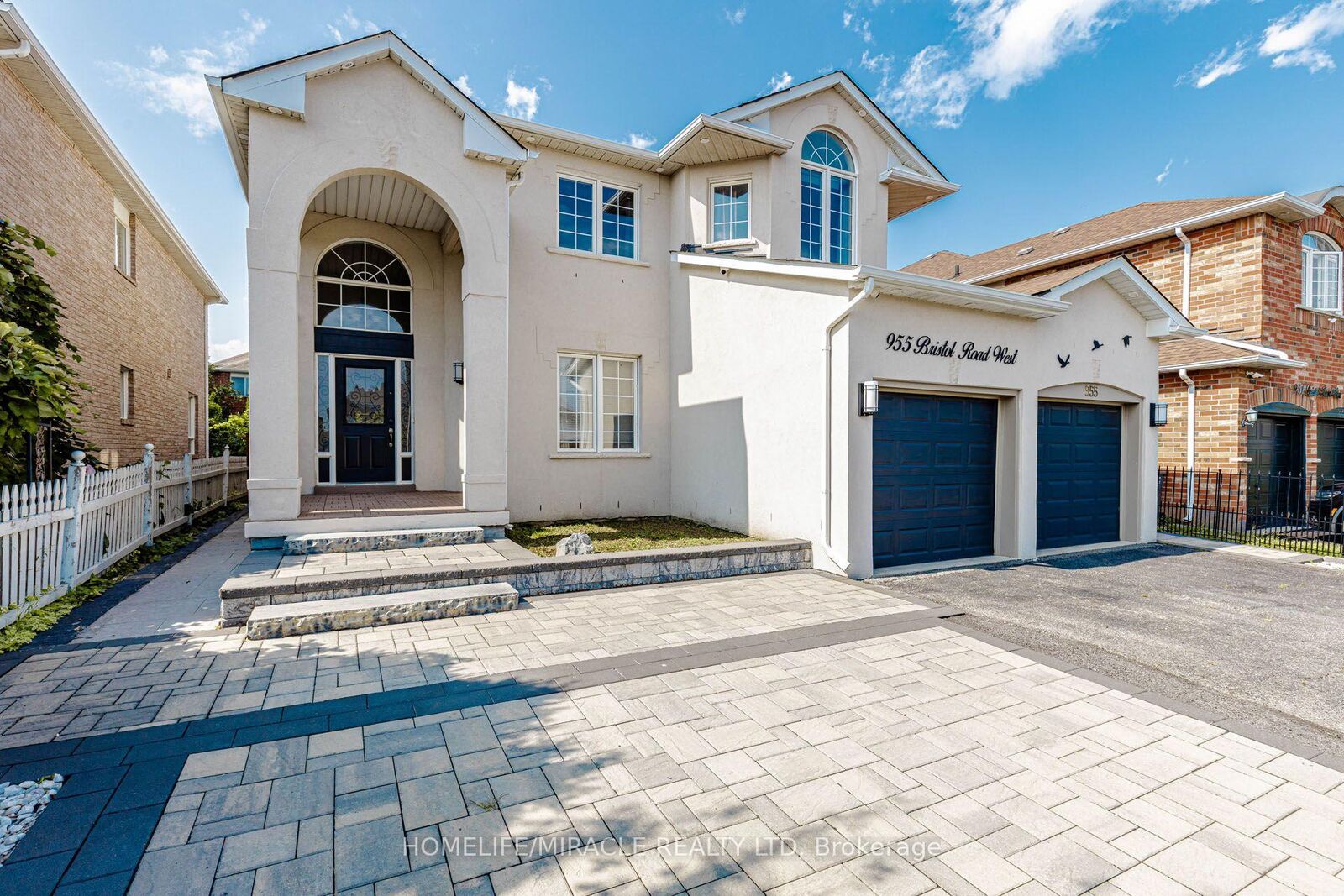 Photo de la propriété: 955 Bristol Road W ON L5V 2N9