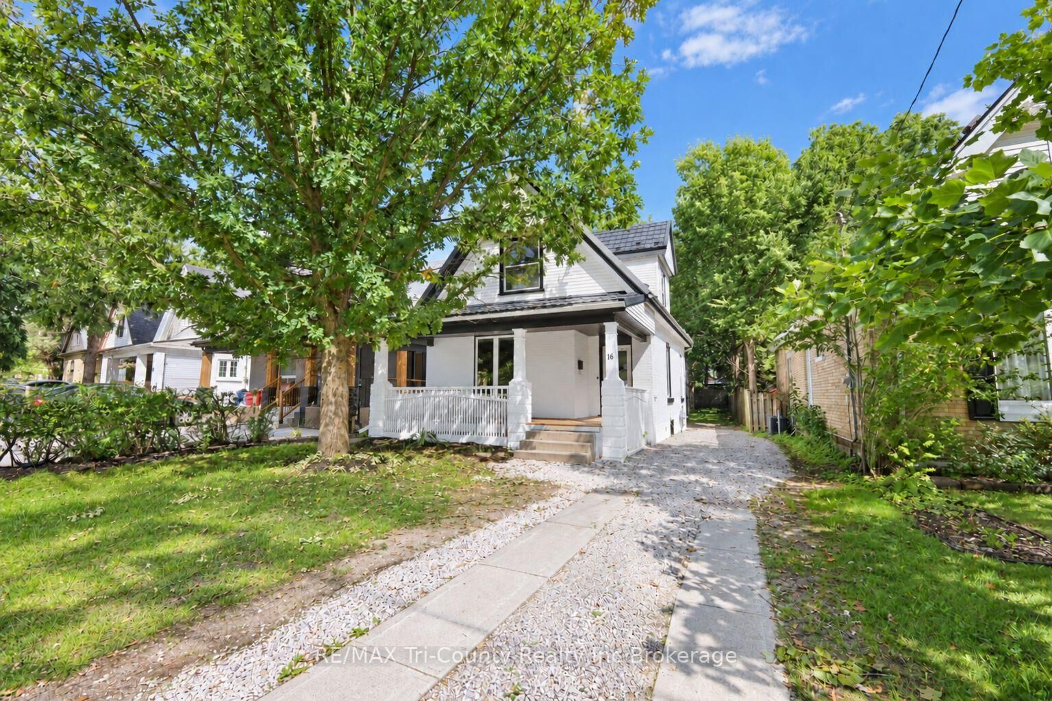 Property Photo:  16 Redan Street  ON N5Z 1Y8 