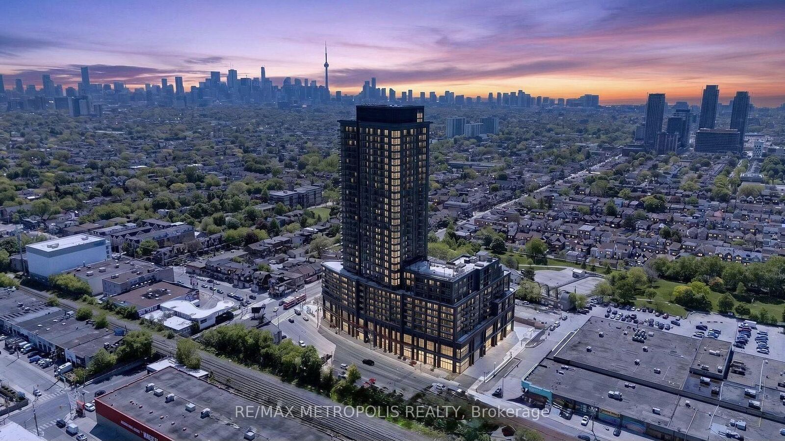 Property Photo:  1185 Dupont Street 613  ON M6H 0G5 