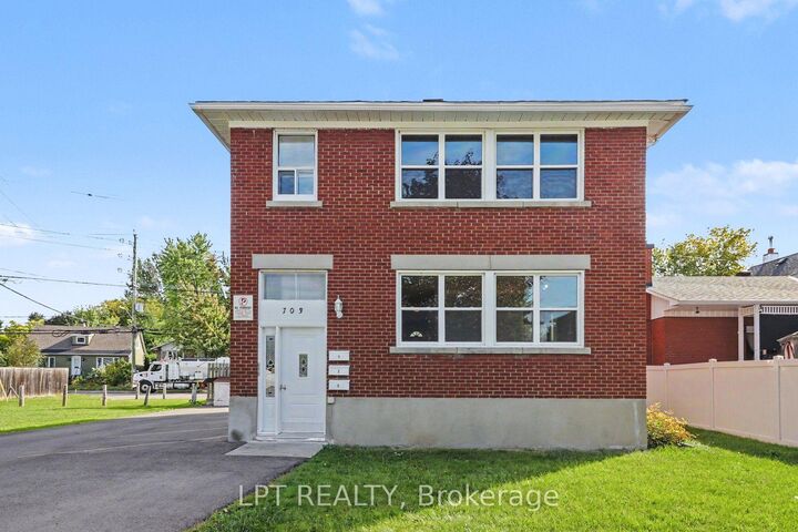 Property Photo:  703 Morgan Street  ON K1K 3M3 