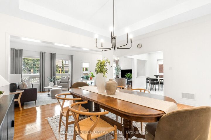 Property Photo:  4773 Yorkshire Avenue  ON L4Z 4H2 