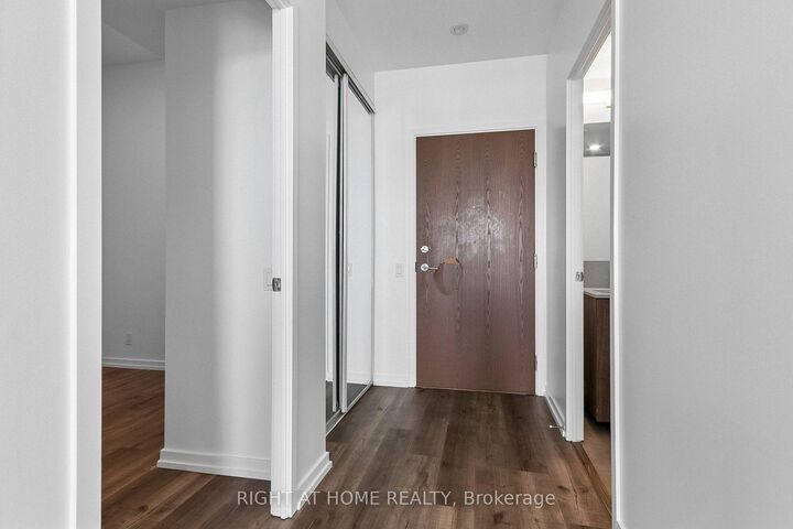 Property Photo:  7890 Jane Street 1705  ON L4K 0K9 