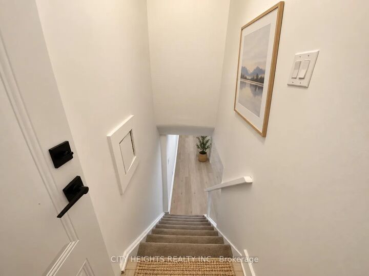 Property Photo:  20 Minnacote Avenue #2 Lower  ON M1E 4B3 