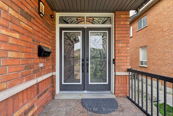 Property Photo: 94 Twin Streams Road ON L1P 0A4