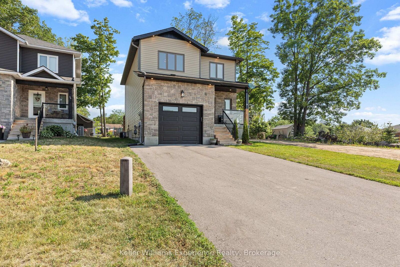 Photo de la propriété: 38 Payette Drive ON L9M 1H5
