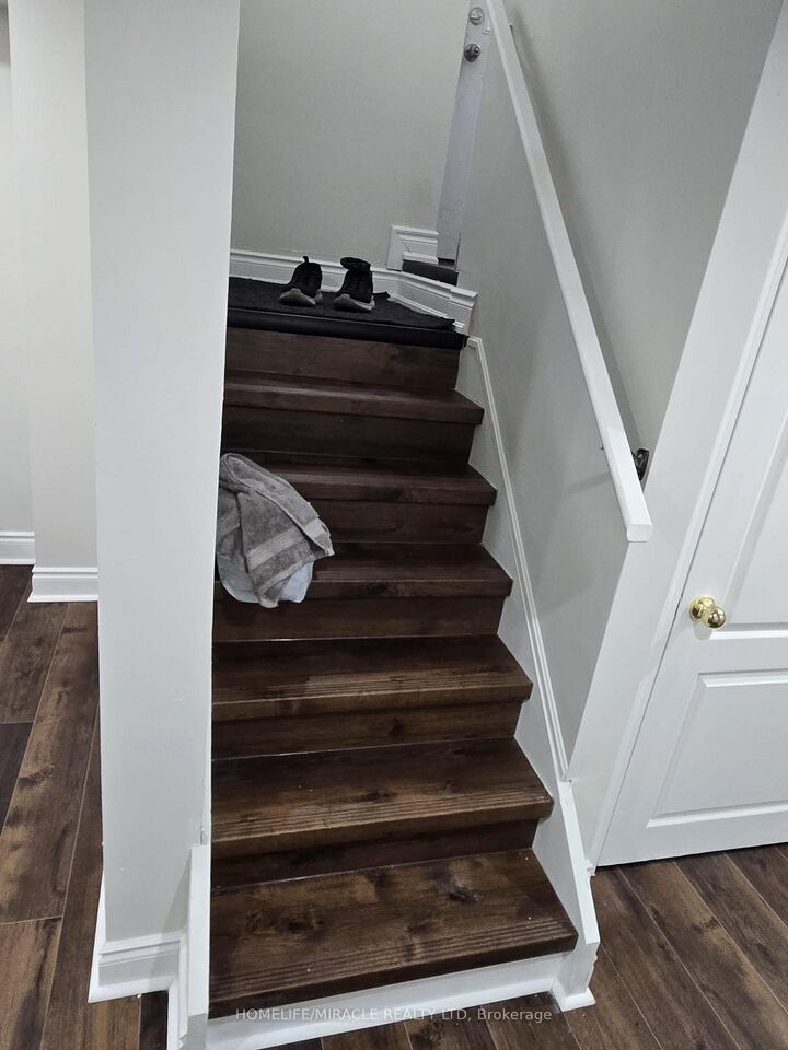 Property Photo:  318 Sunny Meadow Boulevard Bsmt  ON L6R 3C3 