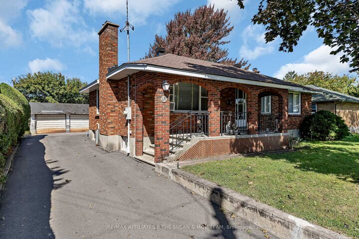 Property Photo:  131 Oakridge Boulevard  ON K2G 2V1 