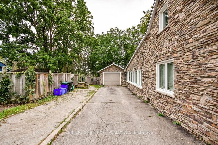 Photo de la propriété:  45 Grove Street W  ON L4N 1M6 