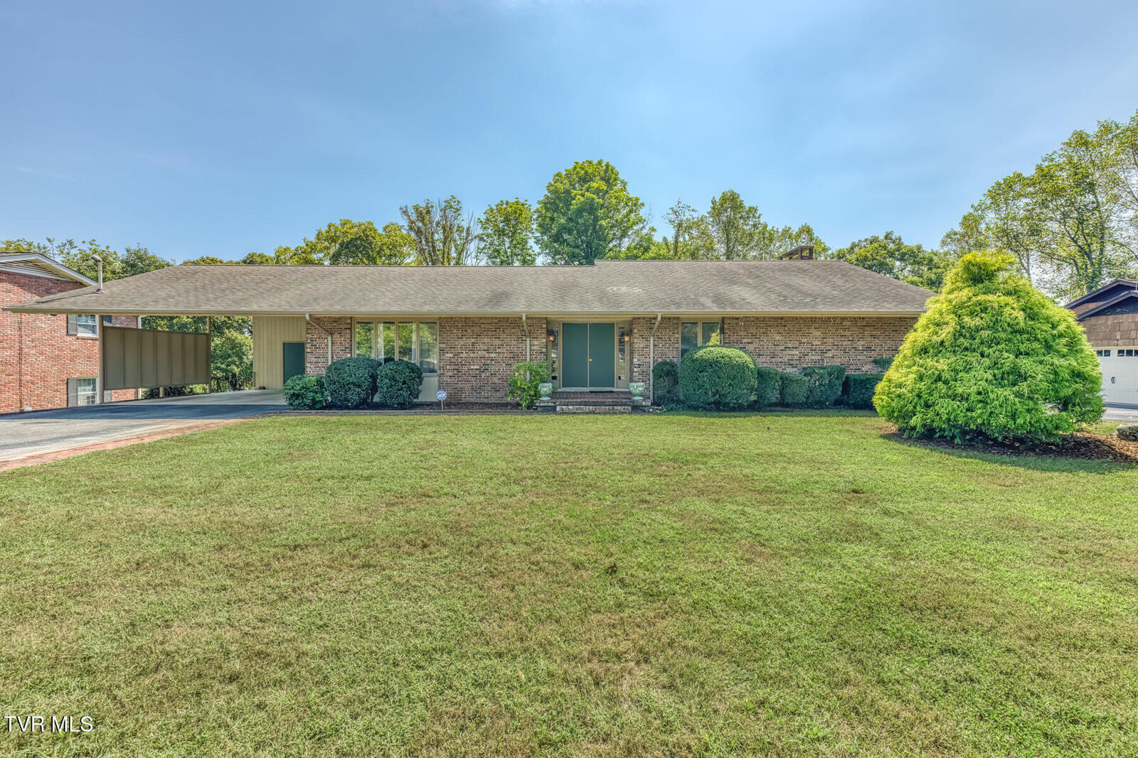 Property Photo: 817 Beechwood Drive TN 37663