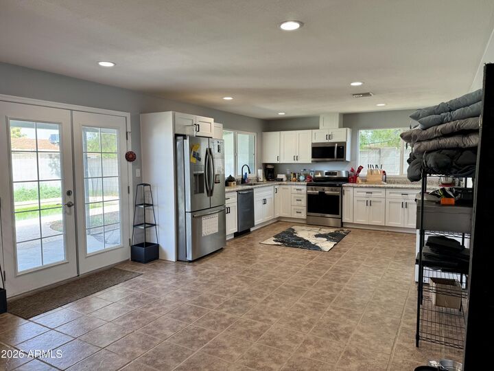 Property Photo:  220 E Ocotillo Street  AZ 85122 