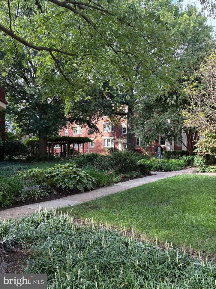 Property Photo: 511 Bashford Lane 5 VA 22314