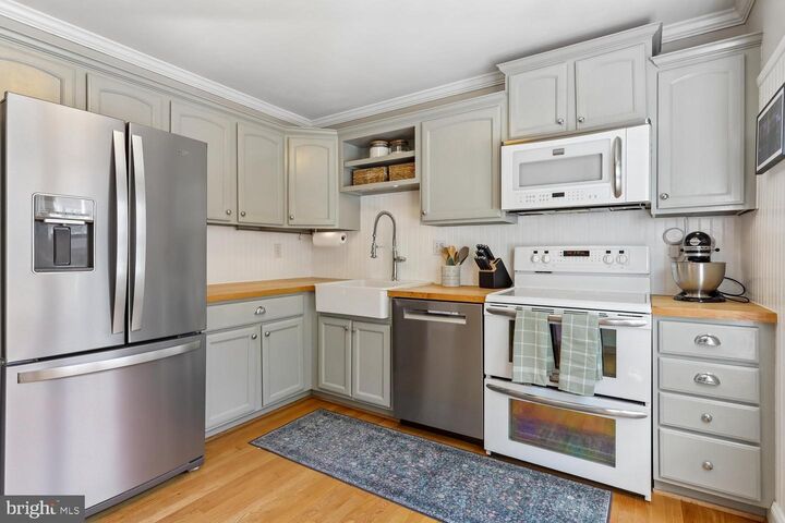 Property Photo: 2323 Harleyford Court VA 20191