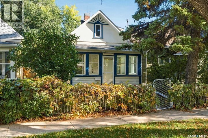 Property Photo:  218 G Avenue N  SK S7L 1Z1 