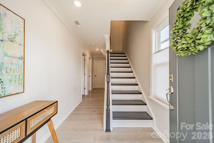 Property Photo:  4040 Hidden Oaks Drive  NC 28205 