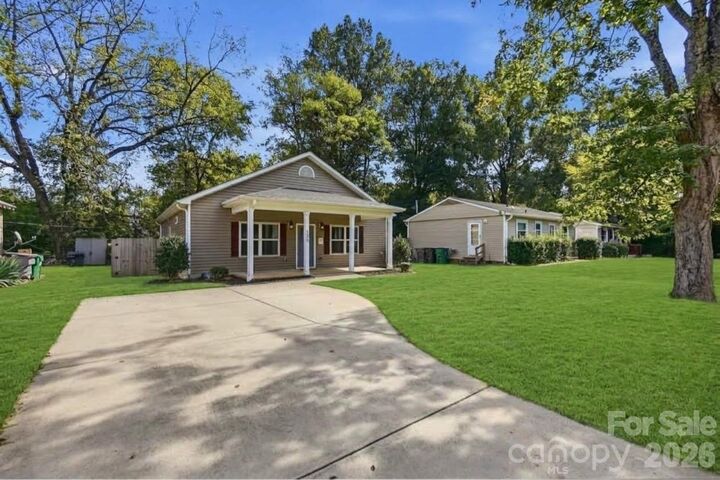 Property Photo:  305 Harrison Street  NC 28208 