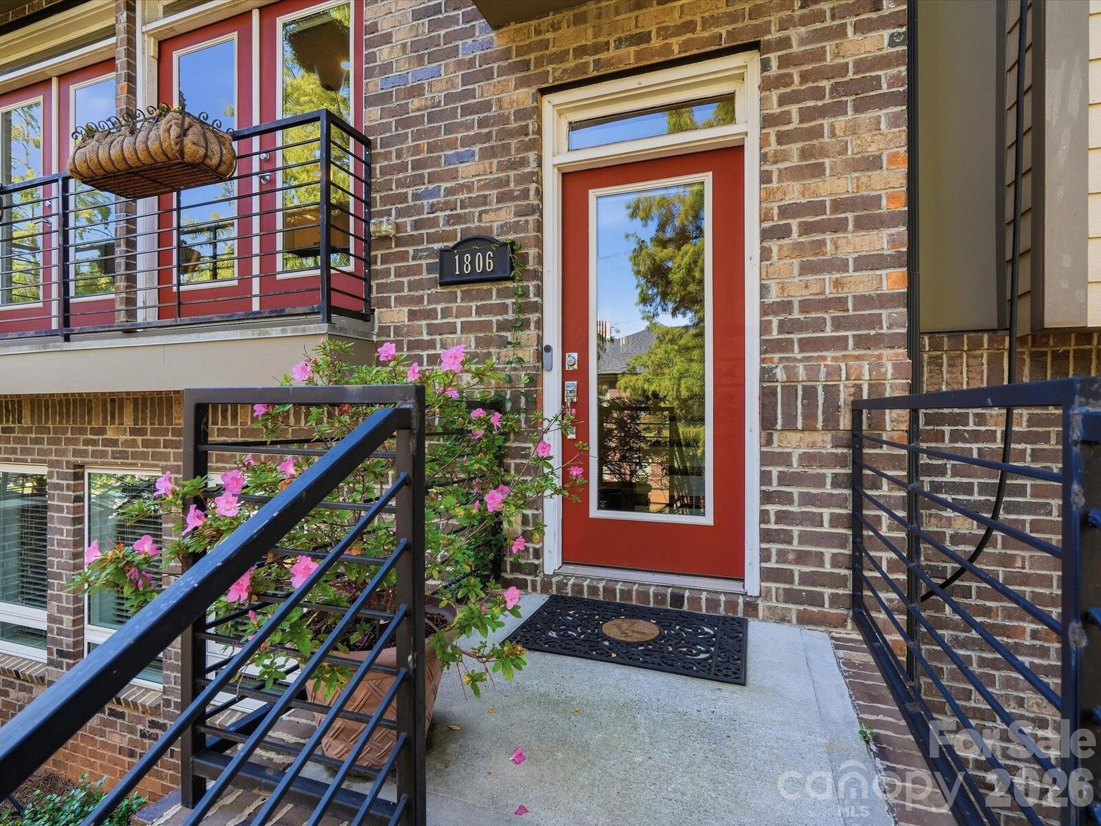 Property Photo:  1806 Sunnyside Avenue  NC 28204 