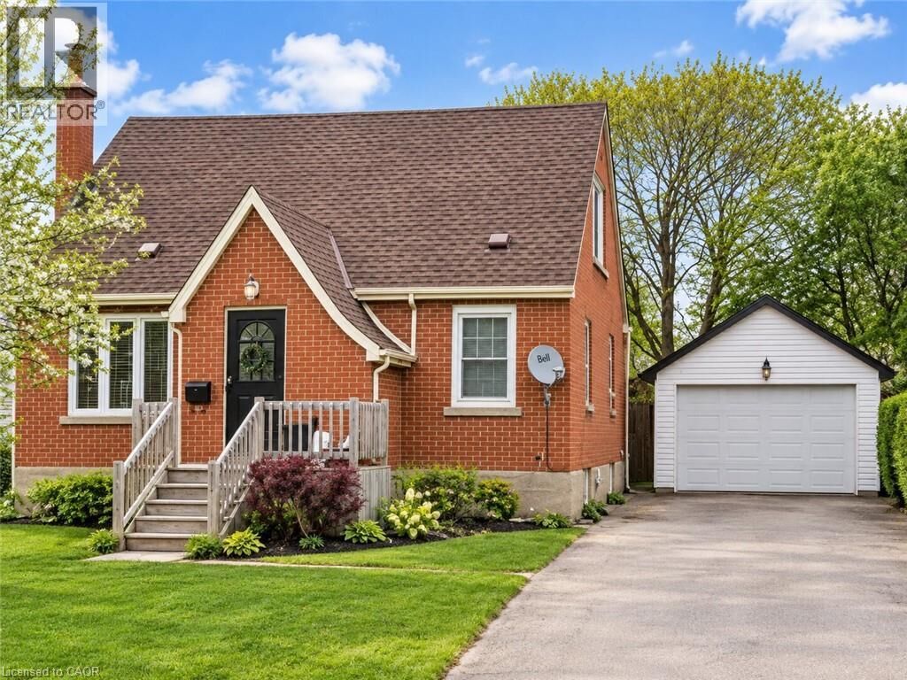 Property Photo:  492 Courtland Avenue East Lower  ON N2G 2W7 