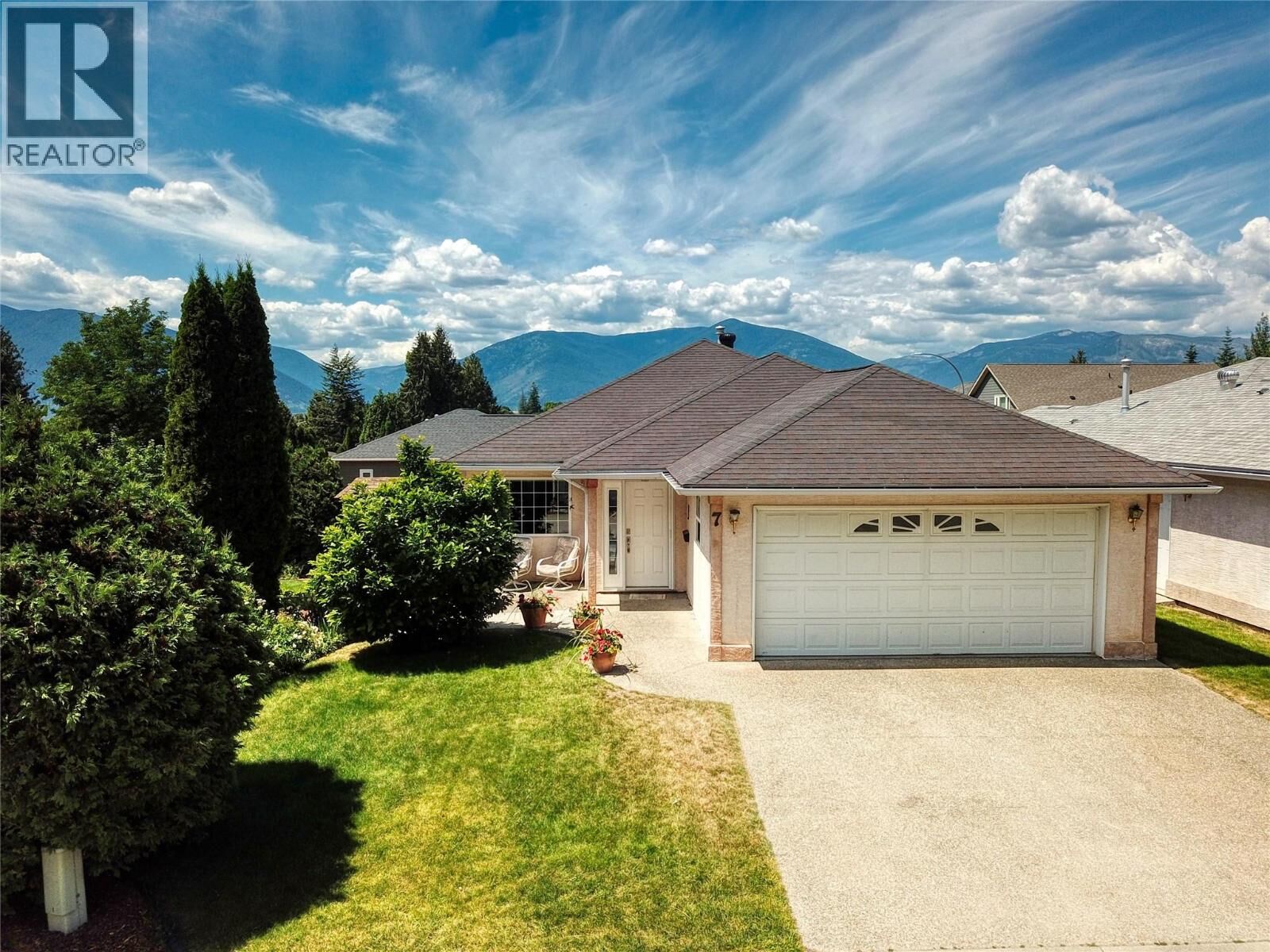 Property Photo:  420 20th  N Avenue 7  BC V0B 1G5 