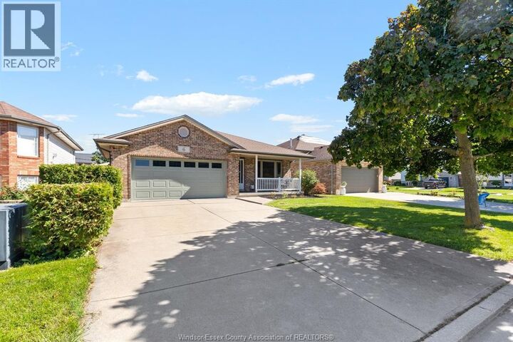 Property Photo:  6 Reynolds Court  ON N9V 3X8 