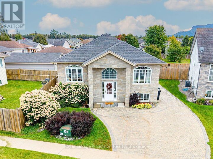 Property Photo: 696 Weiler Boulevard ON P7C 0A7