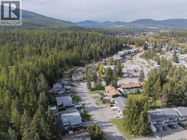 Property Photo:  283 Kimbrook Crescent  BC V1A 3B1 