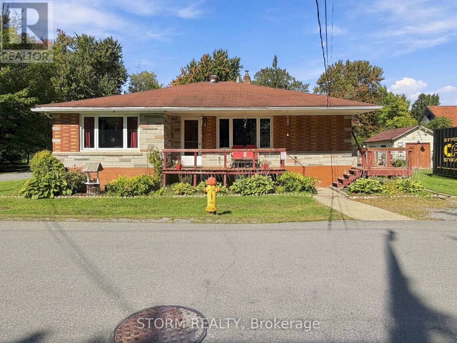 Property Photo:  37 Oak Street  ON K0C 1N0 