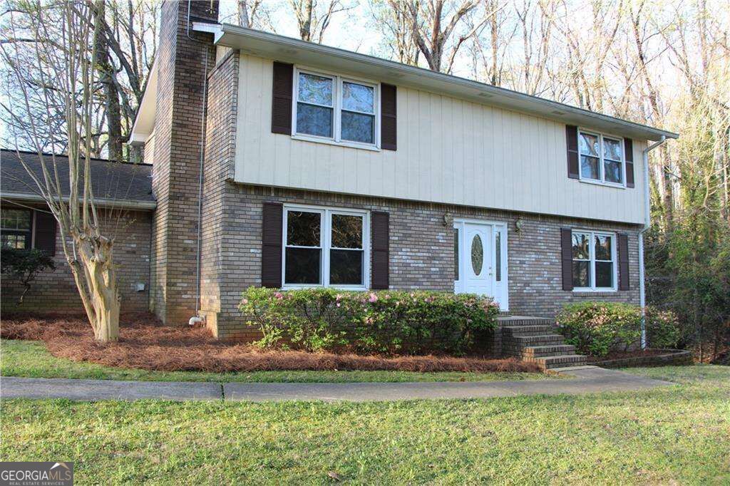Property Photo: 620 Oakstone Way GA 30075