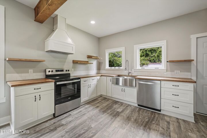 Property Photo: 521 Mountain View Ave TN 37803