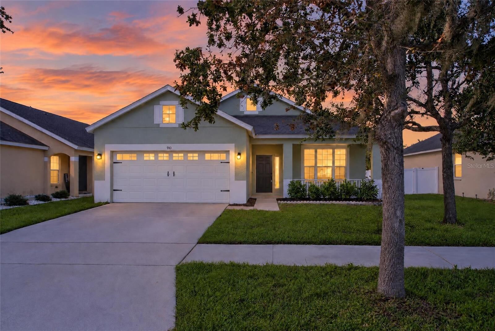 Property Photo: 910 15th Street NE FL 33570