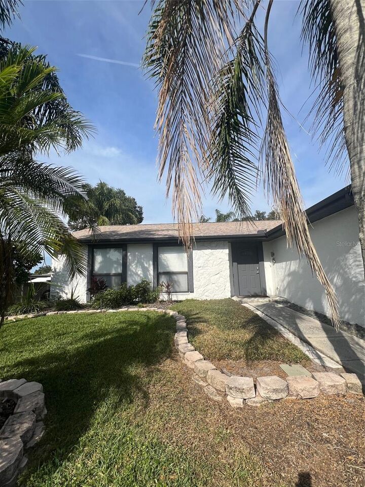 Property Photo:  552 Hammock Drive  FL 34683 