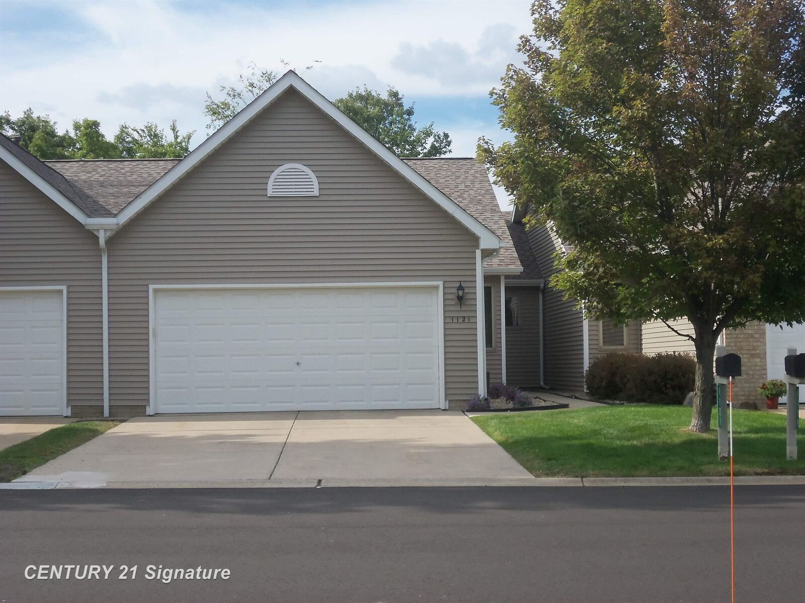 Property Photo:  1121 Jenna Lane  MI 48423 