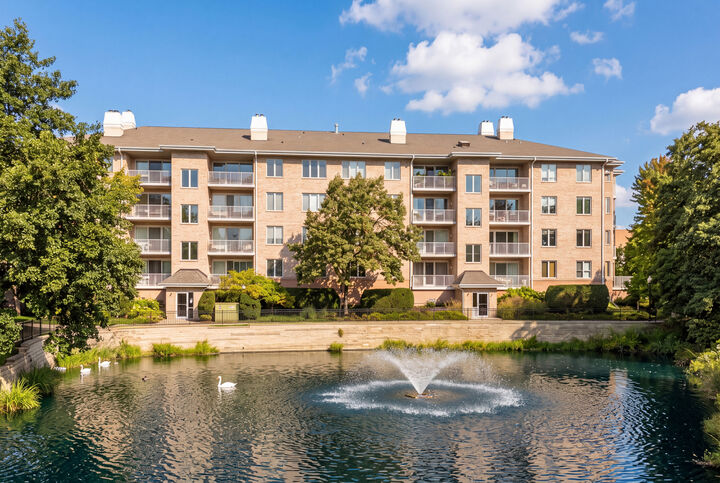 Property Photo: 1761 Pavilion Way 308 IL 60068