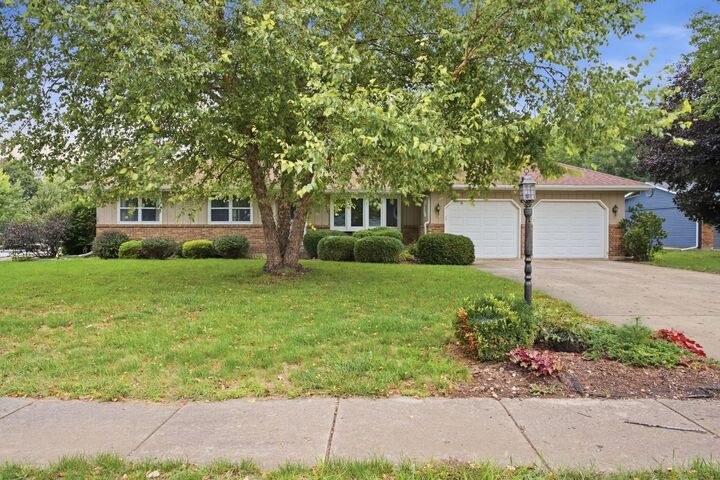 Property Photo:  110 Naden Court  IL 60560 