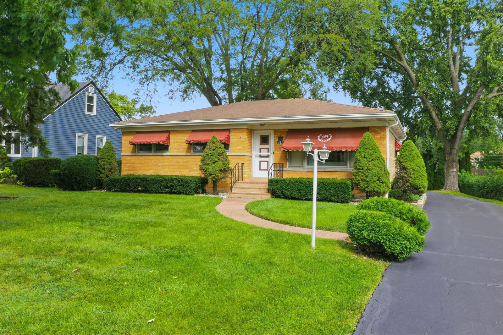 Property Photo: 422 W Larkdale Lane IL 60056