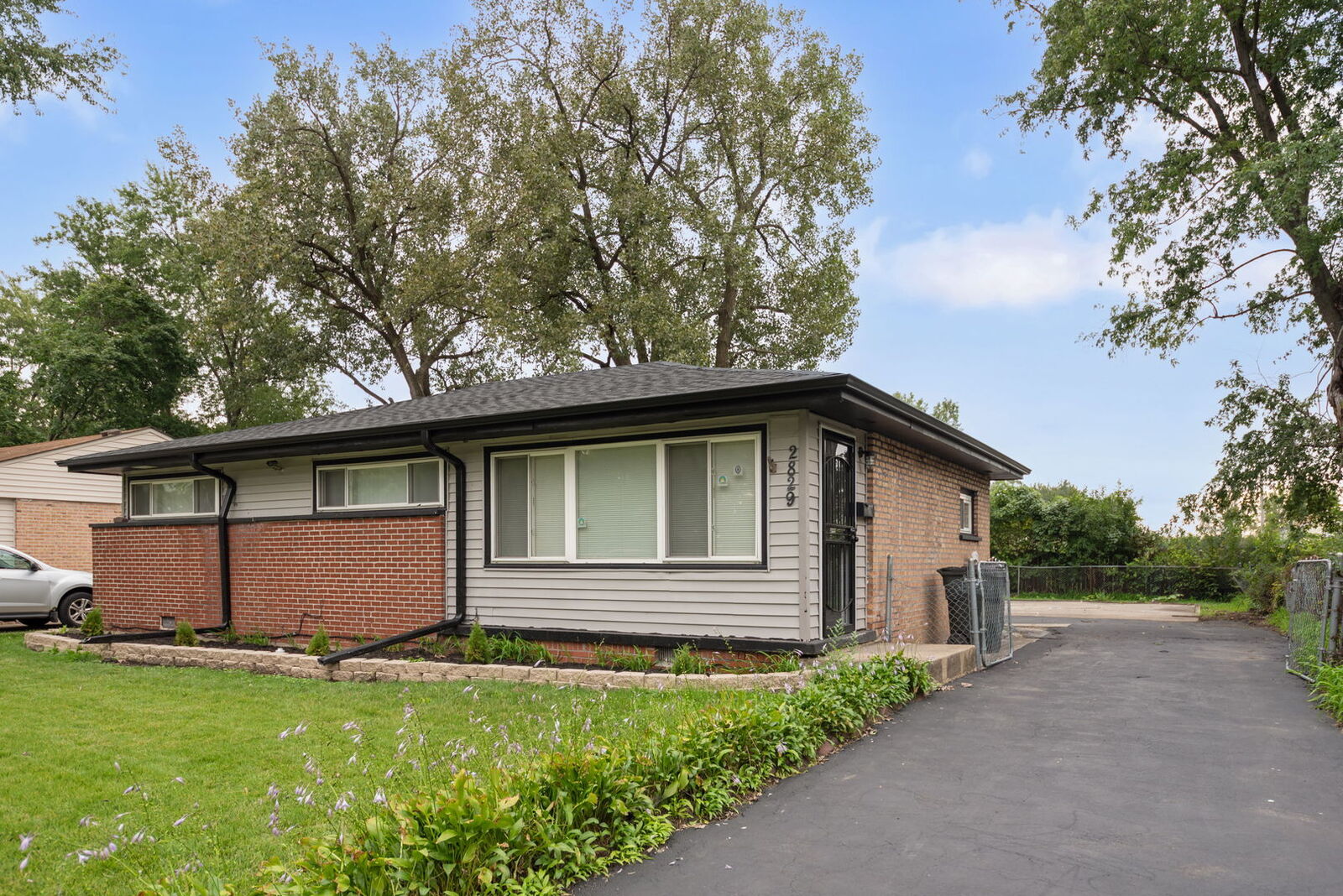 Property Photo:  2829 Stafford Drive  IL 60428 