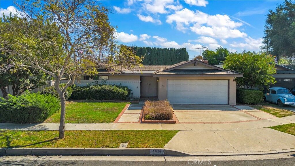 Property Photo:  1414 E 18th  CA 92705 