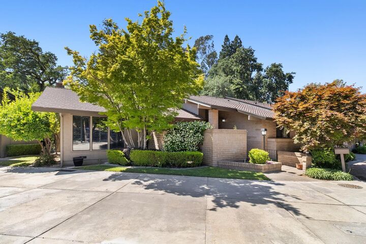 Property Photo: 2800 Calle Vista Way CA 95821