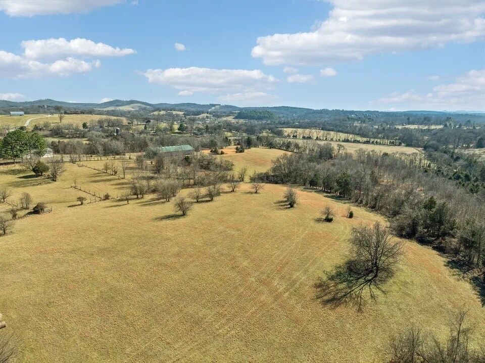 Property Photo:  8009 Palmore Hollow Pvt Ln  TN 37135 