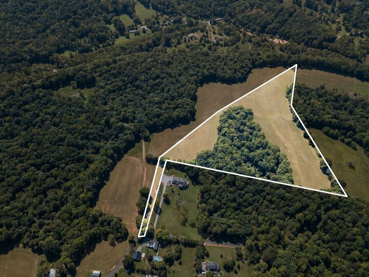 Property Photo: 5 Albert Fentress Rd TN 37073