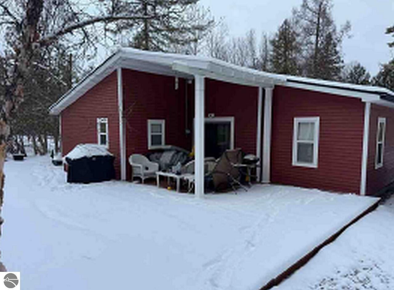 Property Photo:  9880 Perrins Landing Drive  MI 49684 