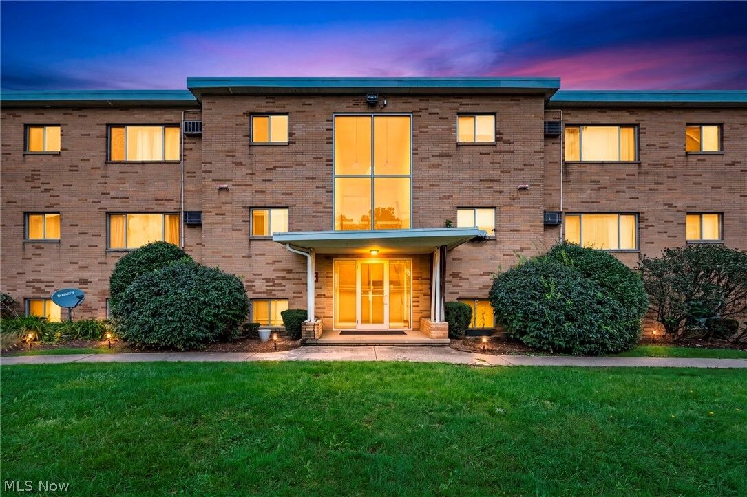 Property Photo: 5200 Royalton Road C4 OH 44133