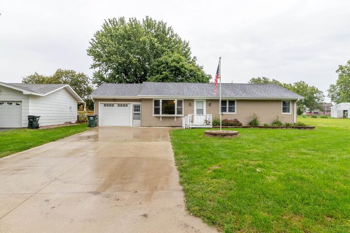 Property Photo:  217 Day Ave  IA 51060 