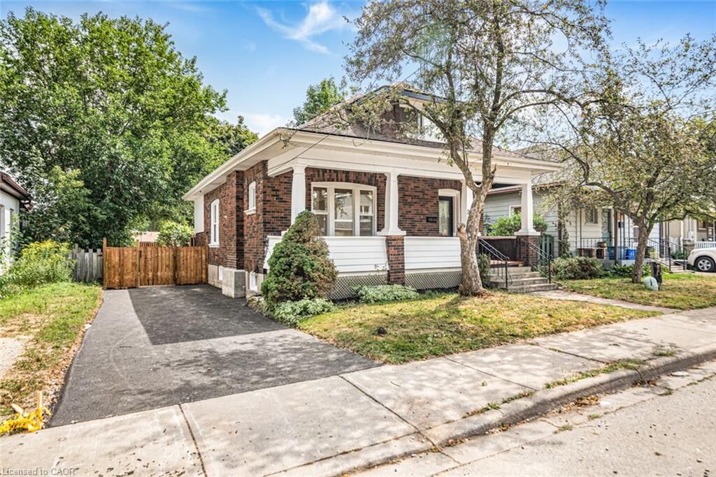 Property Photo:  203 Brock Street  ON N3S 5W8 