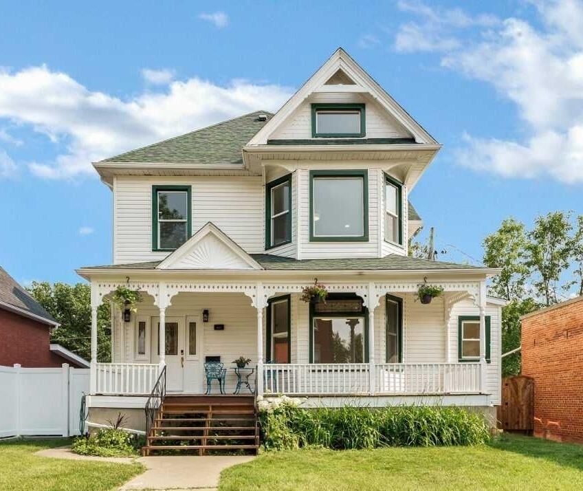 Property Photo:  421 Aberdeen Street SE  AB T1A 0R4 