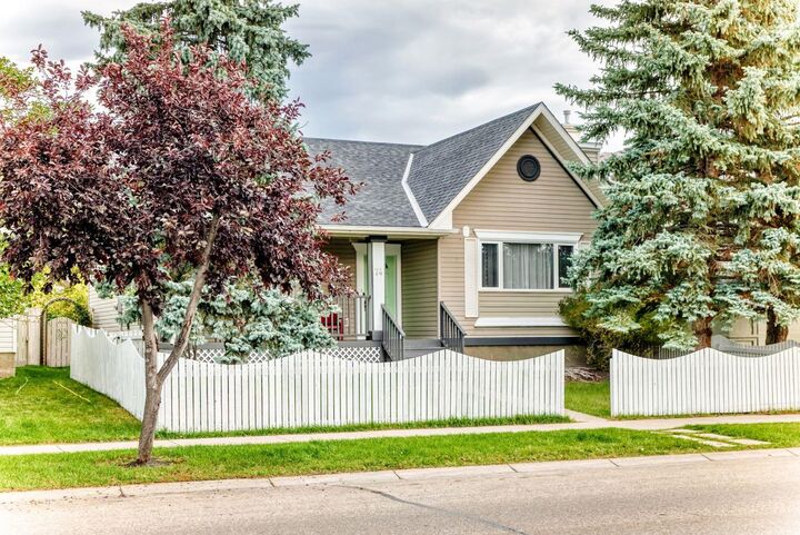 Property Photo:  74 Cimarron Drive  AB T1S 1R9 