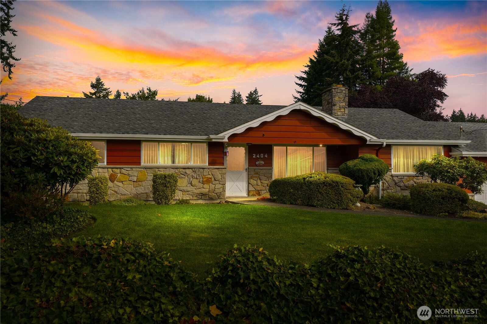 Property Photo: 2404 S 360th Street WA 98003