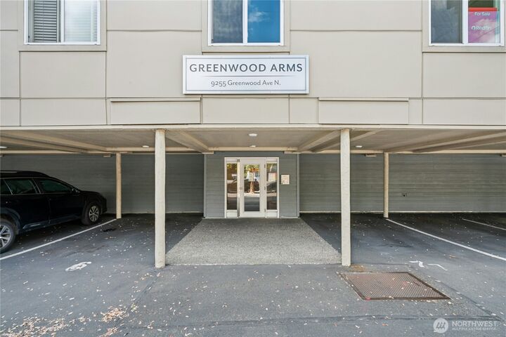 Property Photo: 9255 Greenwood Avenue N 38 WA 98103