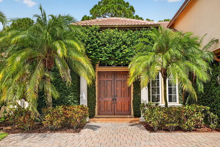 Property Photo: 805 SW Classico Court FL 34986