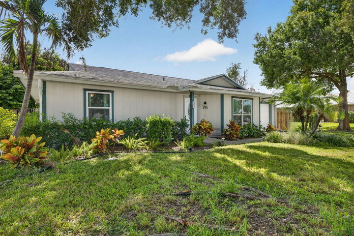 Property Photo:  872 SW Nichols Terrace  FL 34953 
